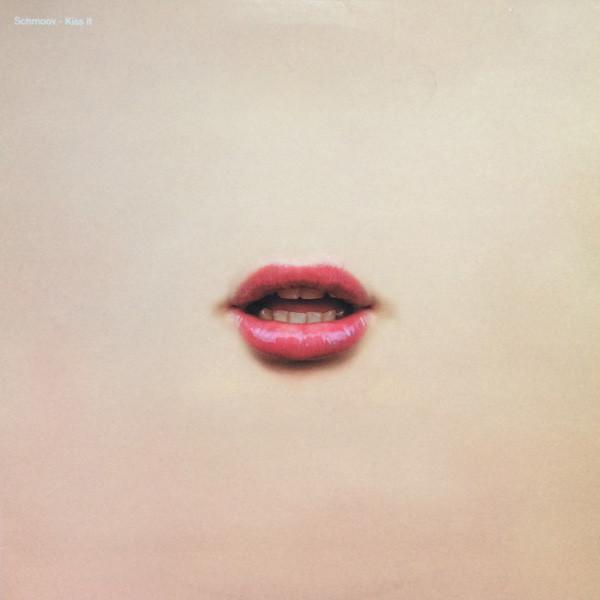 Schmoov! - Kiss It